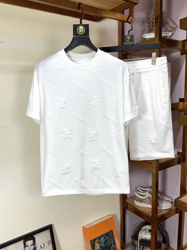 Mos Burberry exclusive new men's stylish crew neck short-sleeved shorts set, tre
