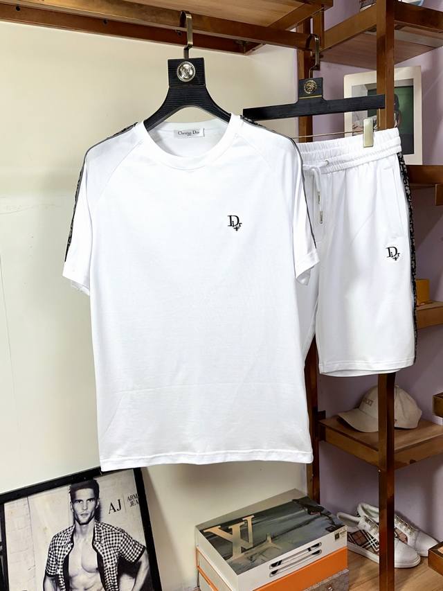 Mos Dior exclusive new trendy men's round neck short-sleeved shorts set, trendy
