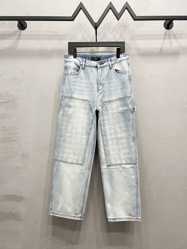 while achieving a soft and textured effect on the upper body. The washing proces
