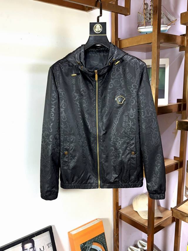 Chaon Versace's new high-end men's jacket, a classic and popular jacket recommen