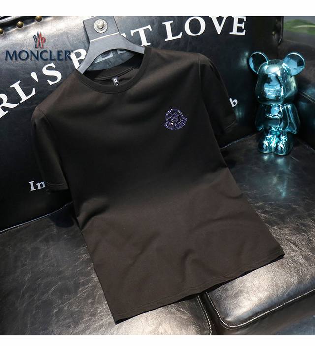 Siji's new spring/summer collection, the latest short-sleeved, crew-neck T-shirt