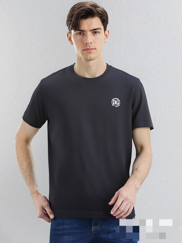 Oukai's top-quality new round-neck short-sleeved T-shirt features the latest log