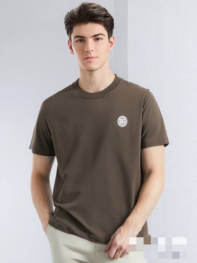 Oukai's top-quality new round-neck short-sleeved T-shirt features the latest log
