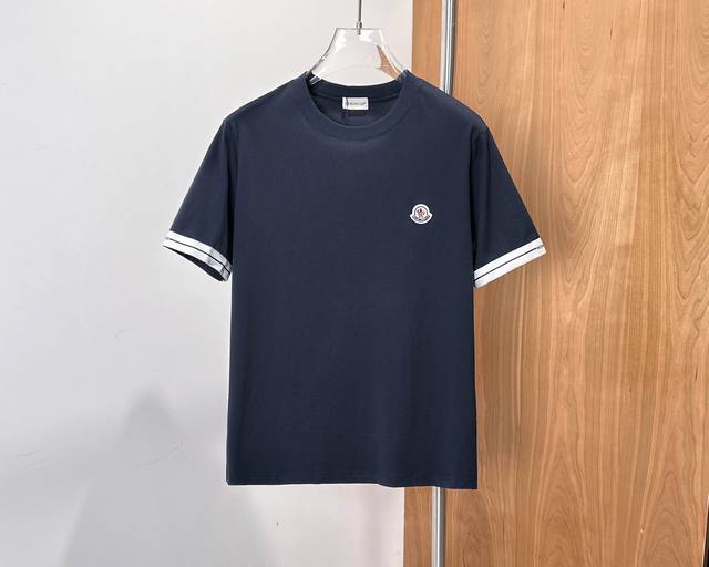 Oukai's top-quality men's short-sleeved crew neck T-shirt, featuring the latest