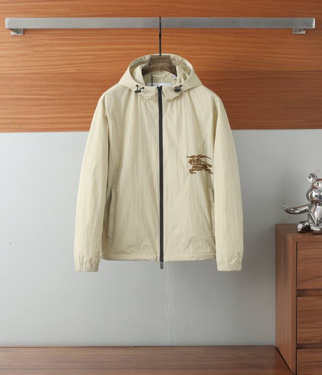 Xiao High-end Burberry-branded jacket, featuring the same high-end Burberry bran
