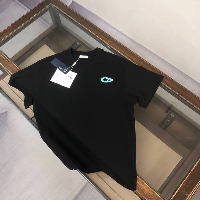 Bb Dior's latest unisex casual crew-neck suit from the 2025 Spring/Summer collec
