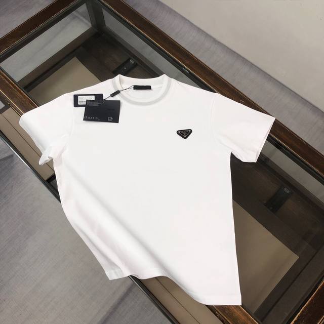 Bb Prada's new Spring/Summer 2025 collection is here! This short-sleeved cotton