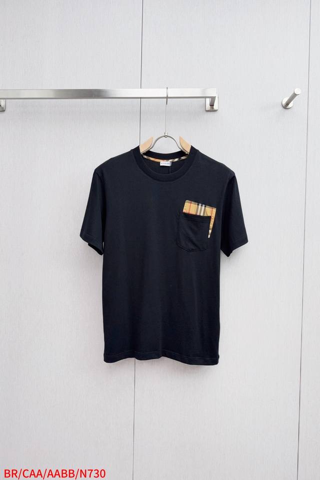 N730 Burberry*'s latest short-sleeved, crew-neck T-shirt from the 2025 Spring/Su