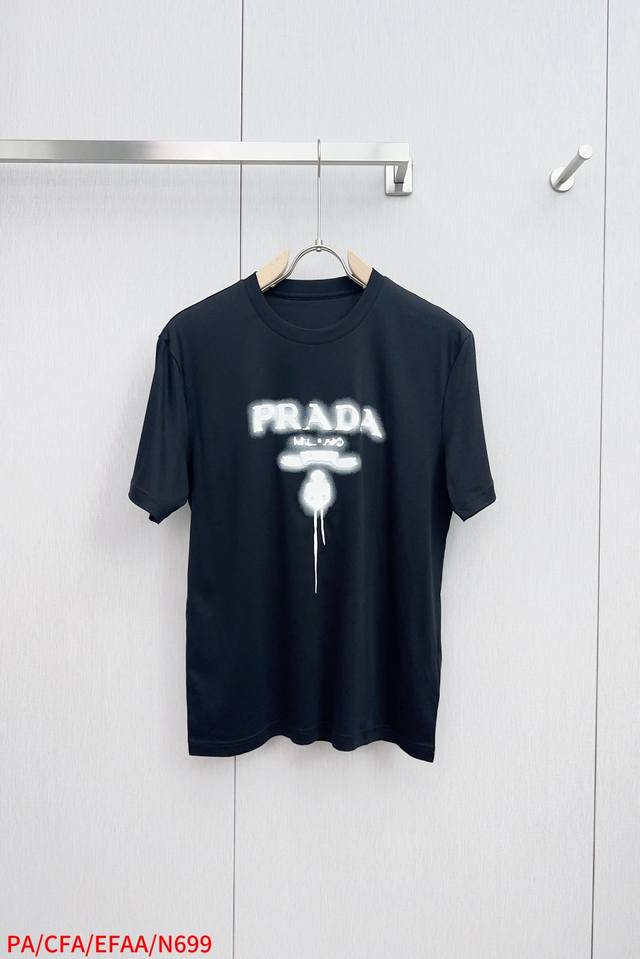 N699 Pa Prada's latest classic letter-printed men's crewneck shirt from Spring/S