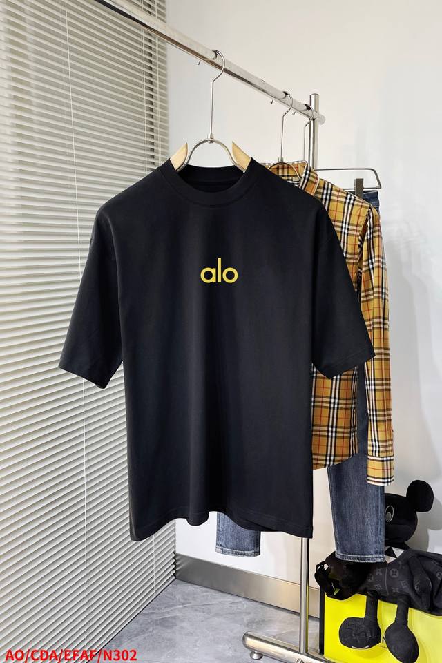 N302 Alo's new double-layer, heavy-duty, letter-printed short-sleeved T-shirt. W