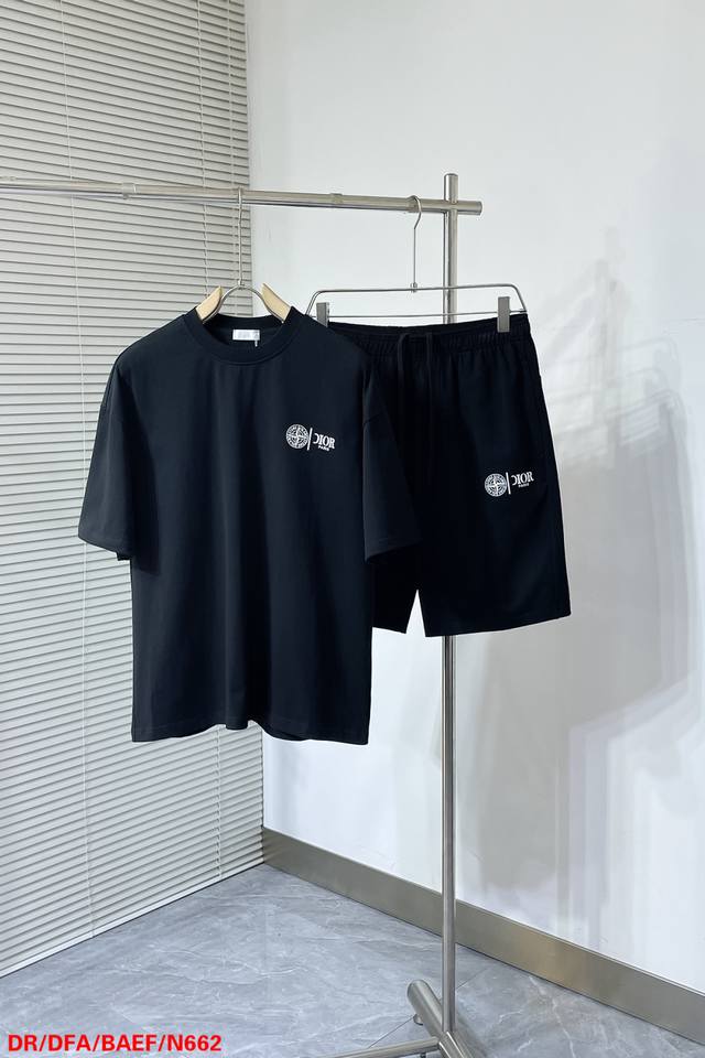 N662 25Ss Dr. Dior heavyweight round neck short-sleeved suit, made of 330g doubl