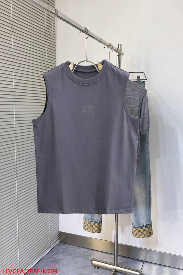 N709 Lo Loewe's official website has just released its latest vest, a must-have