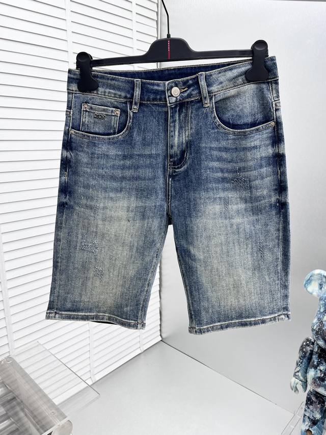 Dio* 2025 Spring/Summer new denim shorts, made from heavy-duty washed denim. Thi