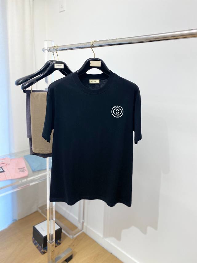 Gucci, new short-sleeved T-shirt, handsome and fashionable, with a top-notch pri