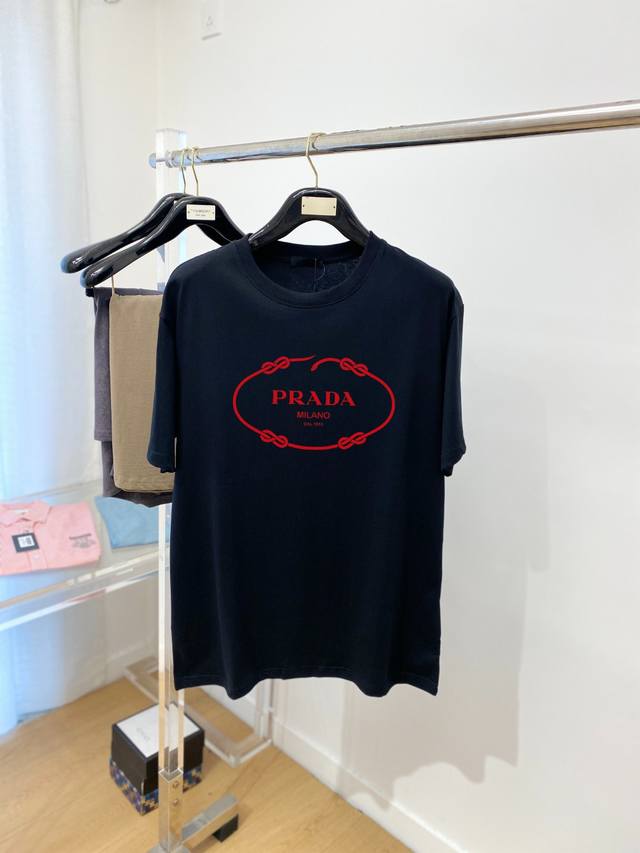 Prada, new short-sleeved T-shirt, handsome and fashionable, with a top-notch pri