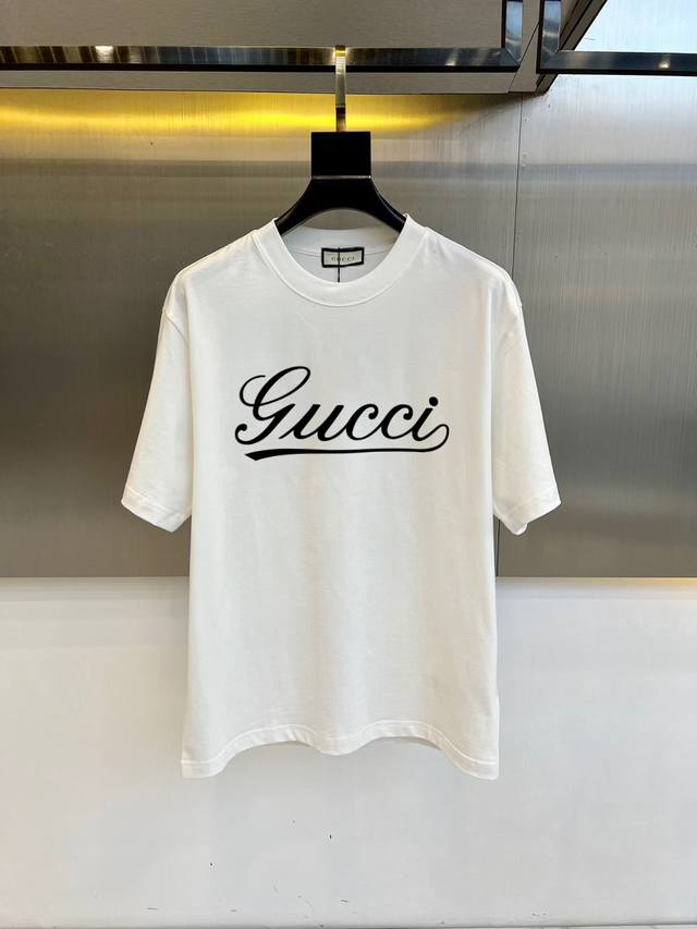 Gucci's new summer logo-printed casual short-sleeved T-shirt. Made from imported