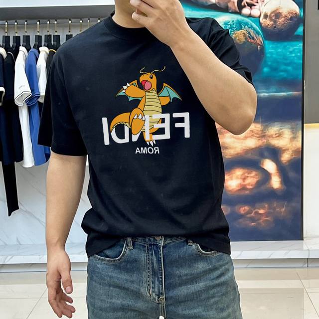 Fendi's new summer printed logo casual short-sleeved T-shirt. Made from imported