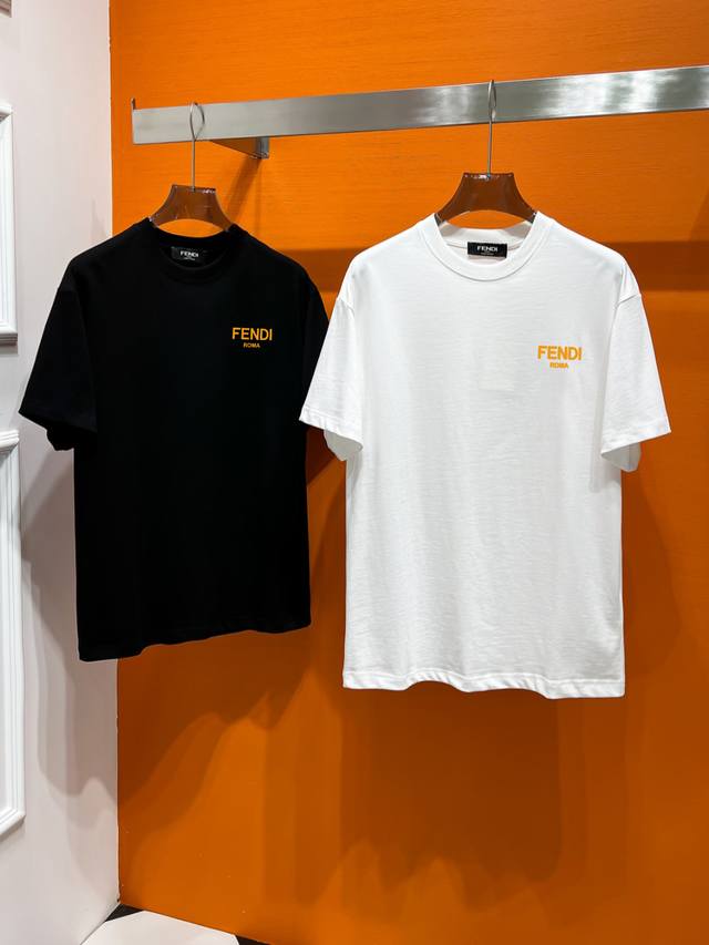 Fendi Spring/Summer top-tier counter-matched short-sleeved T-shirt features thre