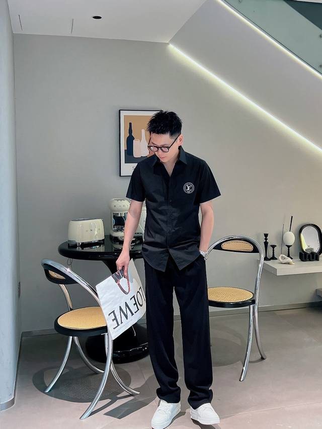 Lv* Handsome slim-fit short-sleeved shirt, 100% Lutai silky fabric, comfortable