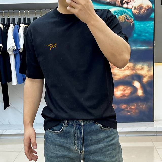 Arc'teryx's new summer printed logo casual short-sleeved T-shirt. Made of import