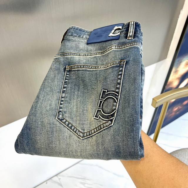 Ferragam, Spring/Summer 2025 new arrival, classic men's denim slim-fit, stylish