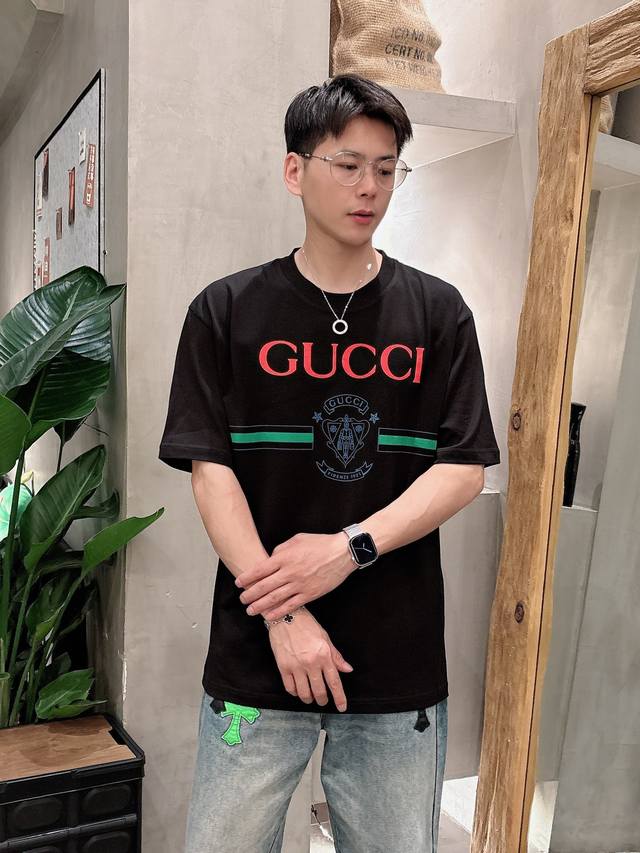 Gucci's new 2025 Spring/Summer collection debuts in the latest short-sleeved, cr