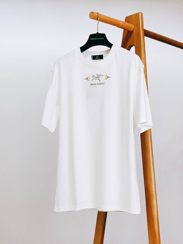 Arcteryx Arc'teryx 2025 Spring/Summer new embossed logo T-shirt, in impeccable c