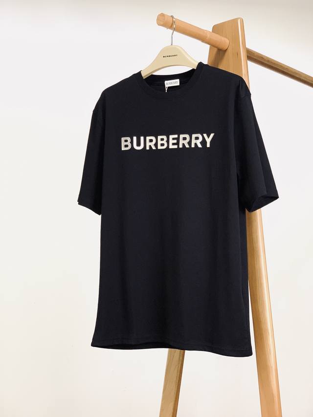 Burberry's 2025 Spring/Summer new products feature the iconic "Burberry" brand n