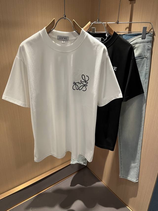 Loe*We's new Spring/Summer 2025 unisex short-sleeved T-shirt. Made in Italy, thi