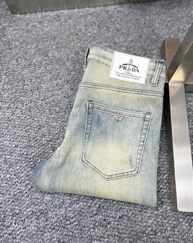 Prad* SS25 early spring men's jeans, fabricated with excellent stretch. Exclusiv