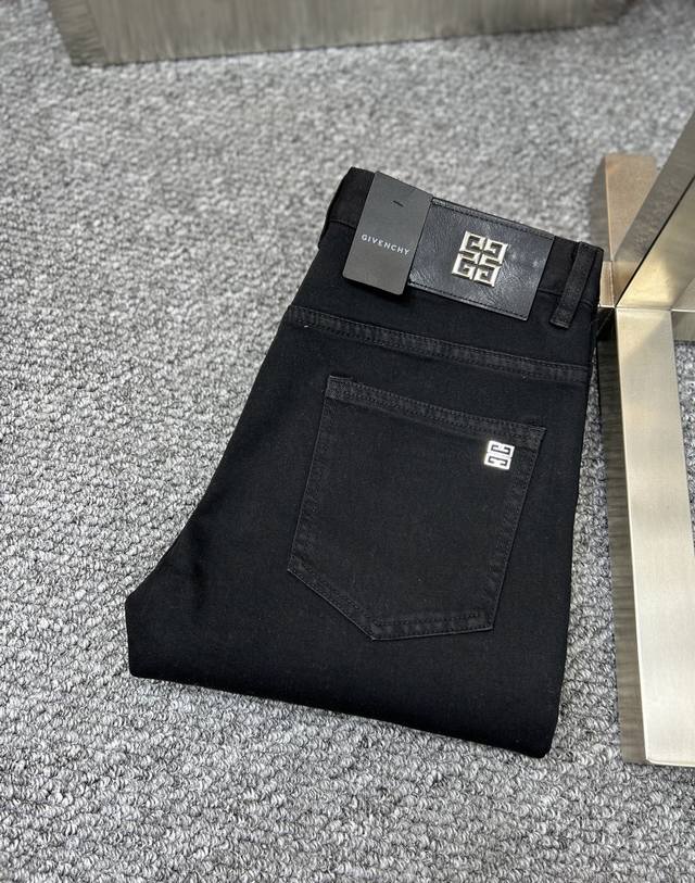 Giv* Givenchy SS25 early spring new men's jeans with excellent stretch. Exclusiv