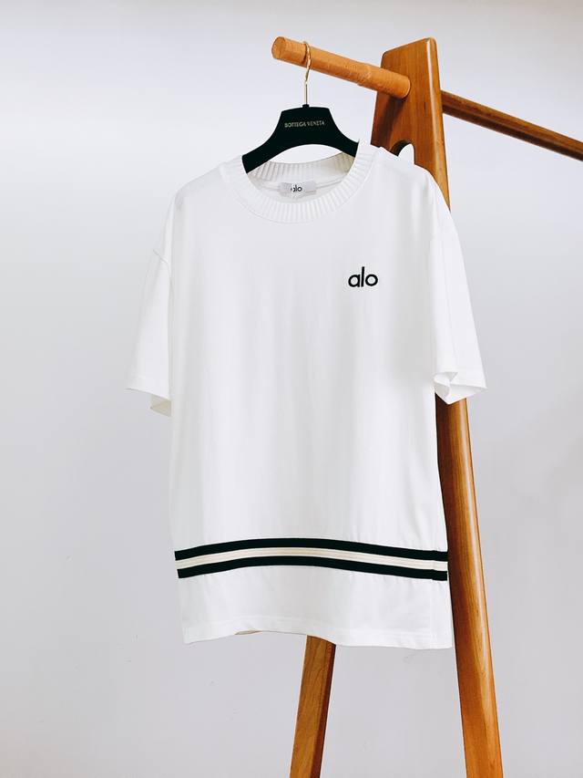 Alo 2025Ss Spring/Summer new arrival, the Alo white T-shirt. Simple yet stylish,