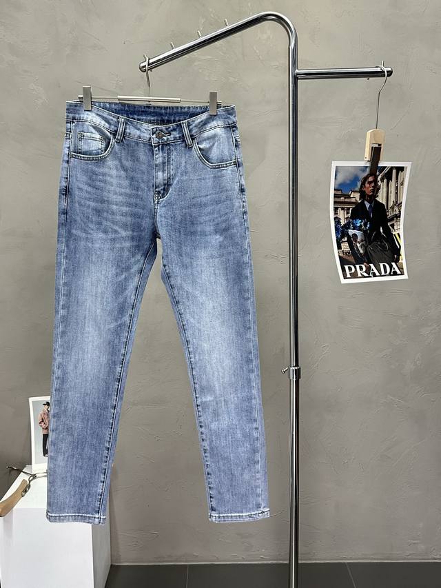 Armani exclusive new casual jeans, high-end version, custom-made at the counter.