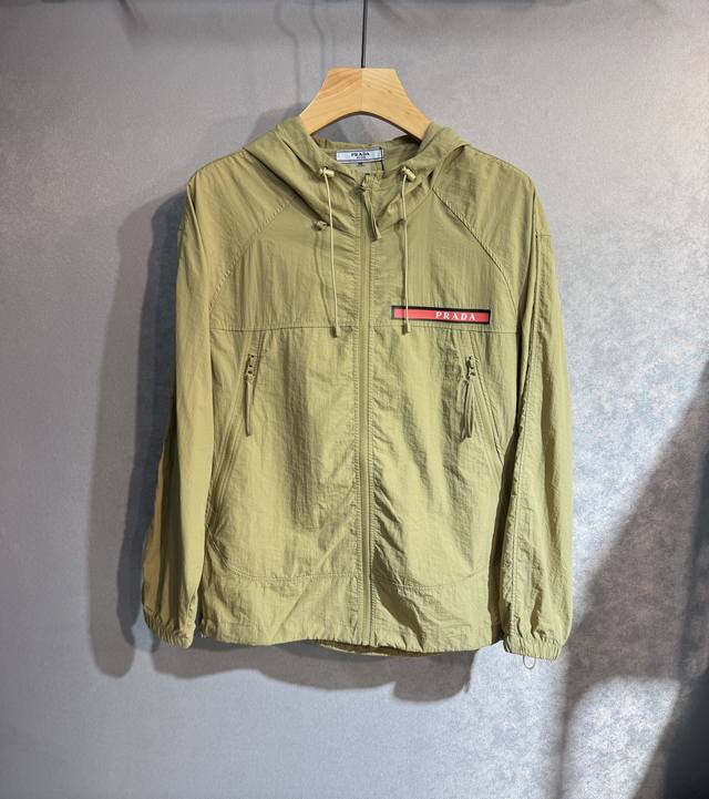 Prada 2025 Summer Sun Protection Suit, a must-have for the outdoors! Made from i