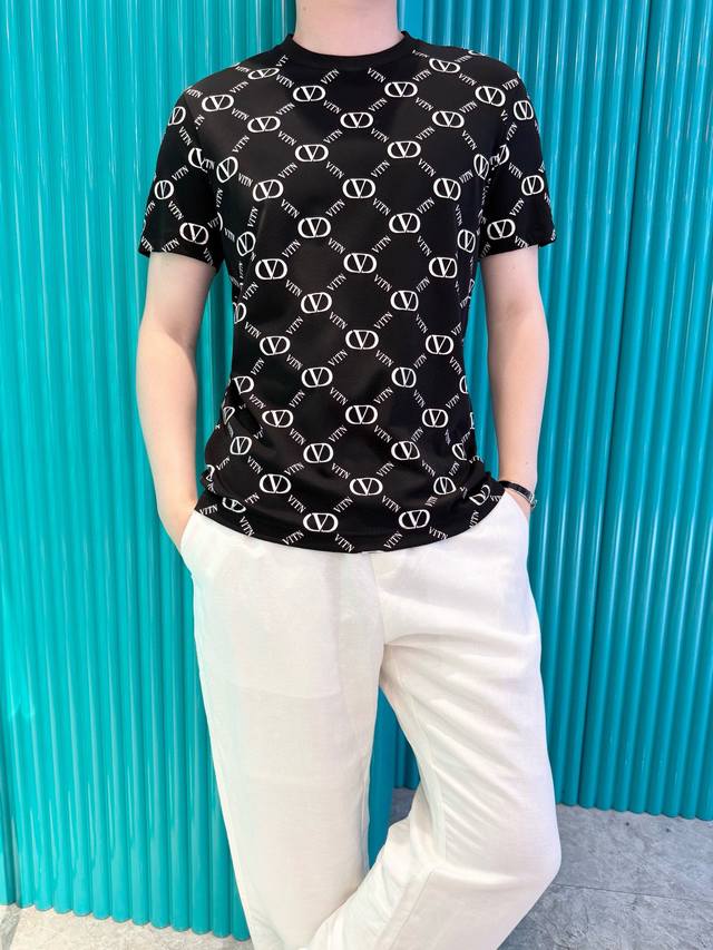 the fashion! Sizes: 48-56 Model is 180cm x 140cm tall wearing size 50, comes wit