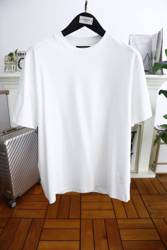 Fendi Fe*Di. 2025 Summer New Men's Round Neck Short-Sleeve Shirt. Featuring the