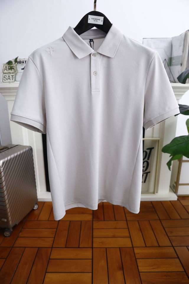 Descente. New for summer 2025! This classic, stylish lapel Polo short-sleeve top