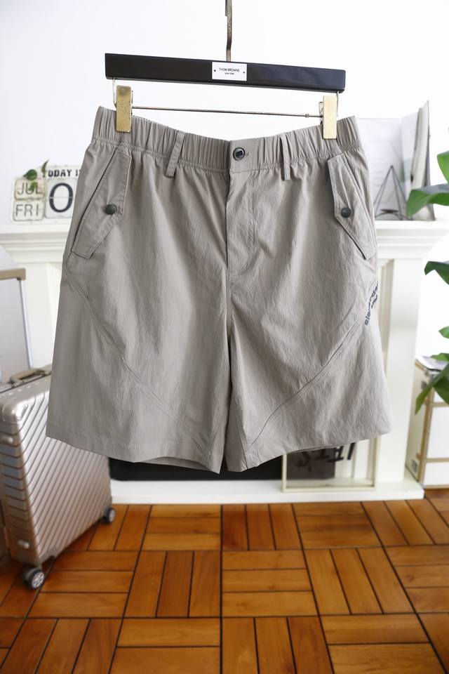 Alexander Wang. 2025 Summer New Men's Fashion Casual Shorts! The overall minimal