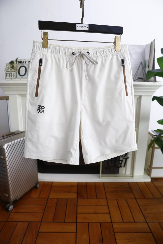 Loewe. 2025Ss new summer men's shorts. Luxurious, classic brand logo design, mad