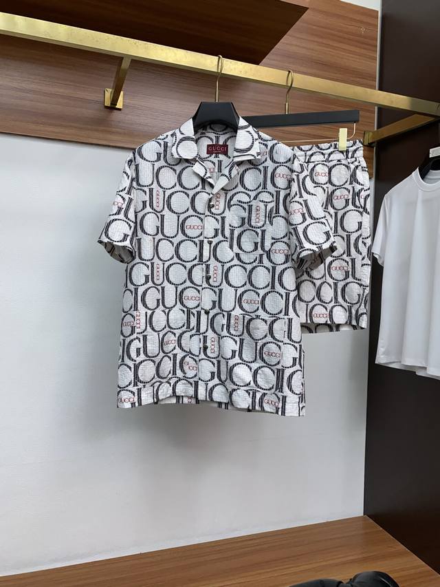 Gucci M-3Xl Spring/Summer 25th Edition casual jacquard shorts set. Clean and nea