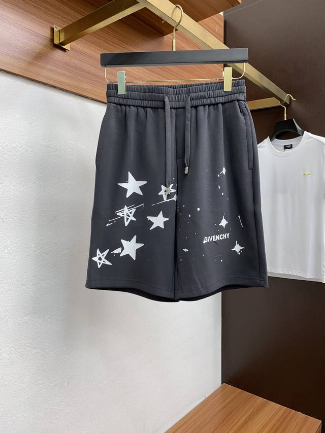 Givenchy's new spring/summer 2025 collection, the latest casual shorts. The orig