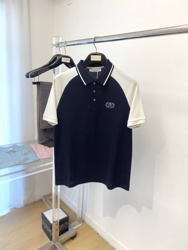 Valentino, the latest 2025 short-sleeved T-shirt, handsome and fashionable, with