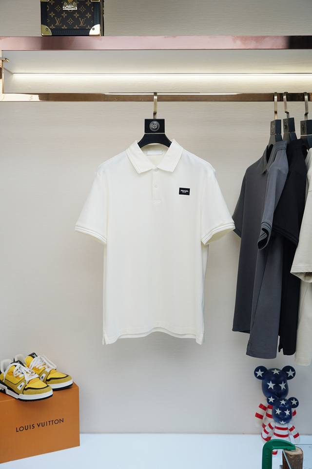 Prada. A business casual commuter style, this boutique channel showcases the aes