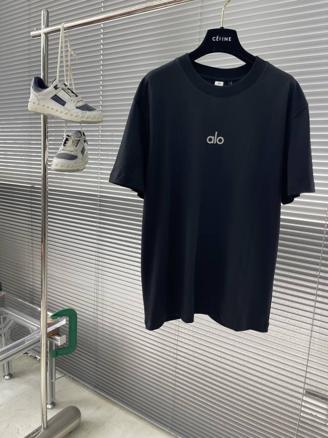 Alo's new 2025 Spring/Summer collection features the latest short-sleeved, crew-