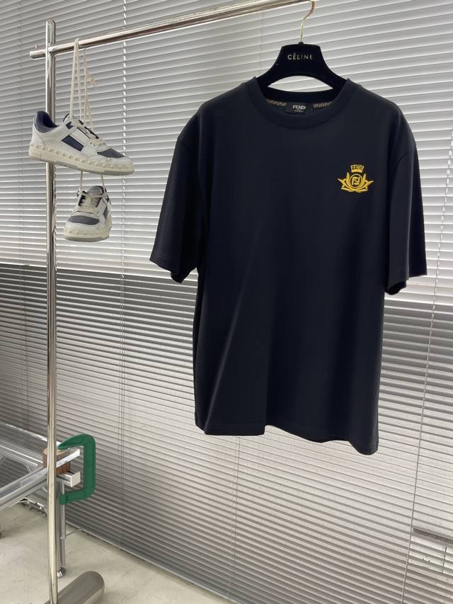 Fend 25Ss Spring/Summer new release! The latest round-neck short-sleeved top, fe