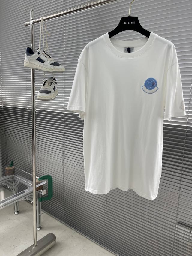 Mon 25 Summer Dopamine color matching T-shirt with classic brand graphics on the