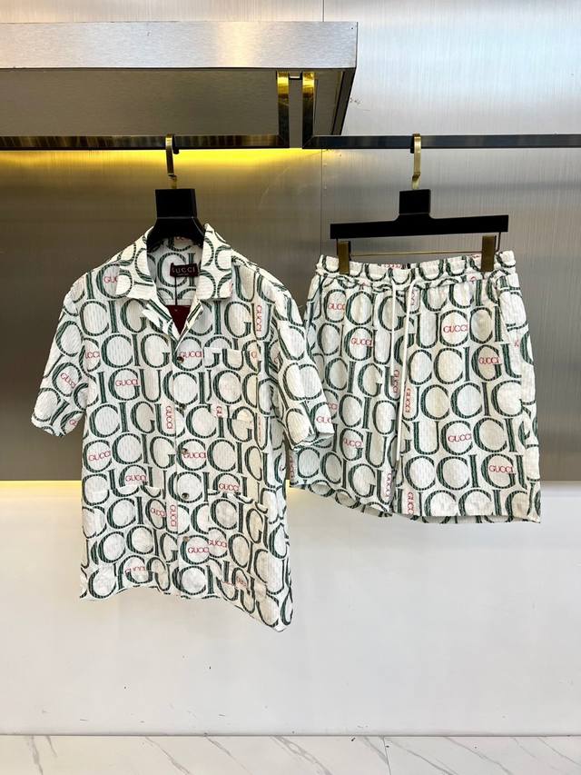 Gucci, 2025Ss new arrival: a cool, all-over ice silk short-sleeved shirt and sho