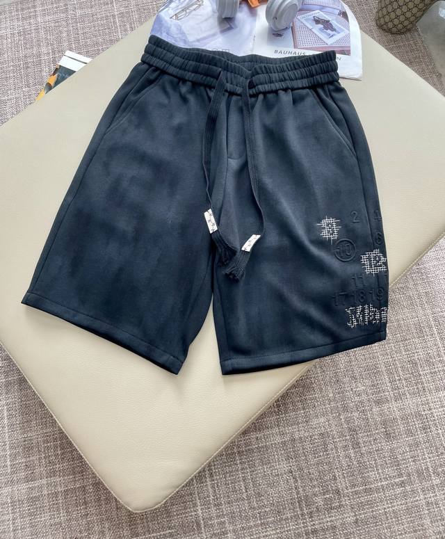 Margiela 2025 Summer Shorts! Versatile elastic waist casual shorts! The elastic