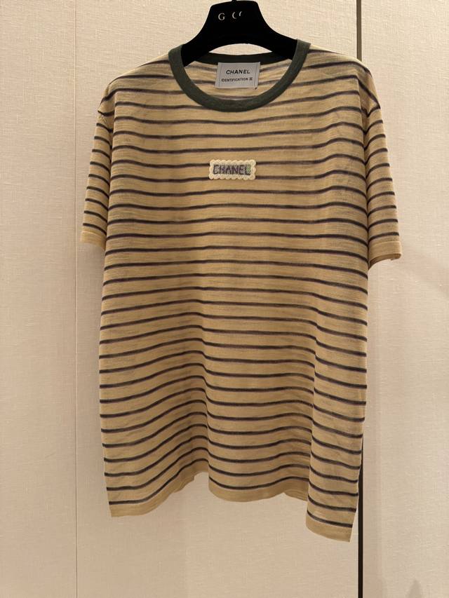 Cc Vintage's new dopamine striped short-sleeved top is loose and casual. The cla