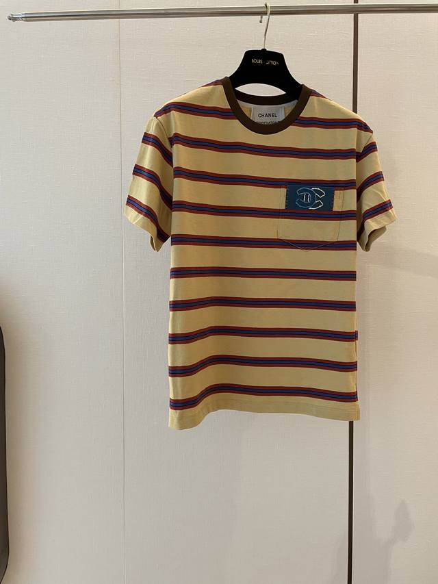 Cc Vintage's must-have short-sleeved T-shirt for spring and summer! The classic